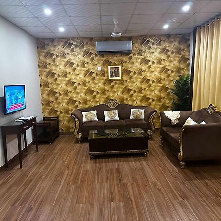 Luxury Apartment In Dha Phase 8, Near Allama Iqbal International Airport ラホール エクステリア 写真