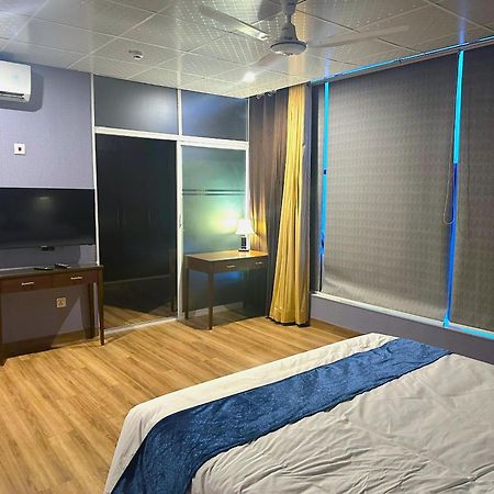 Luxury Apartment In Dha Phase 8, Near Allama Iqbal International Airport ラホール エクステリア 写真