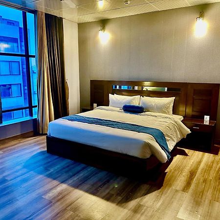 Luxury Apartment In Dha Phase 8, Near Allama Iqbal International Airport ラホール エクステリア 写真