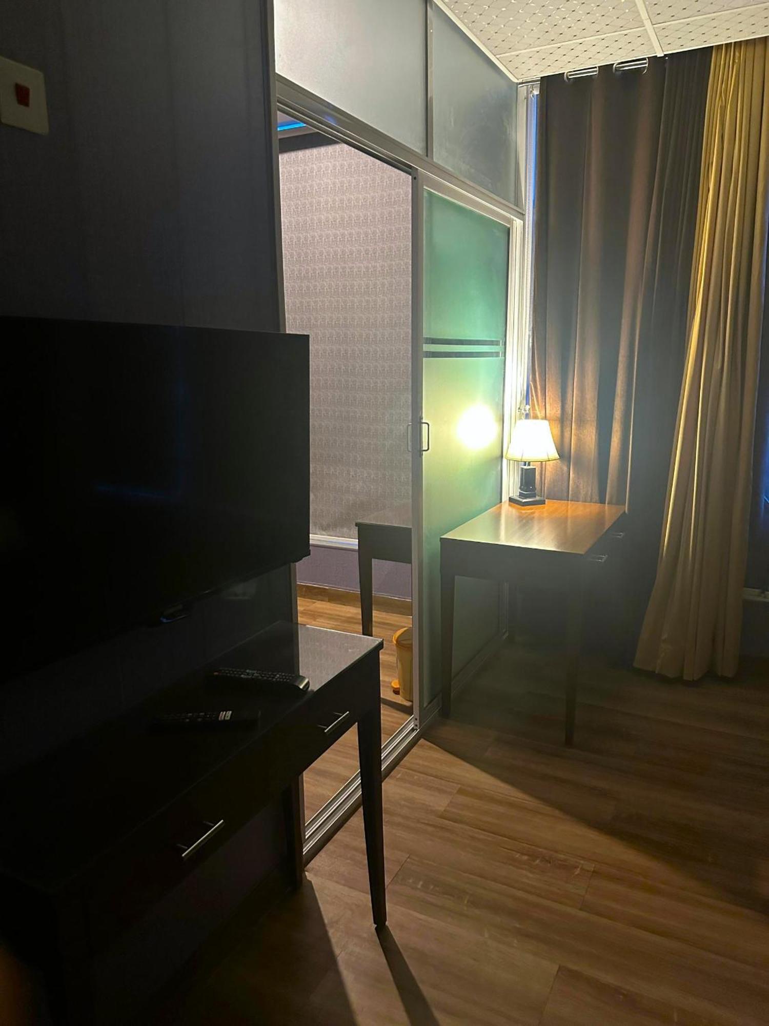 Luxury Apartment In Dha Phase 8, Near Allama Iqbal International Airport ラホール エクステリア 写真
