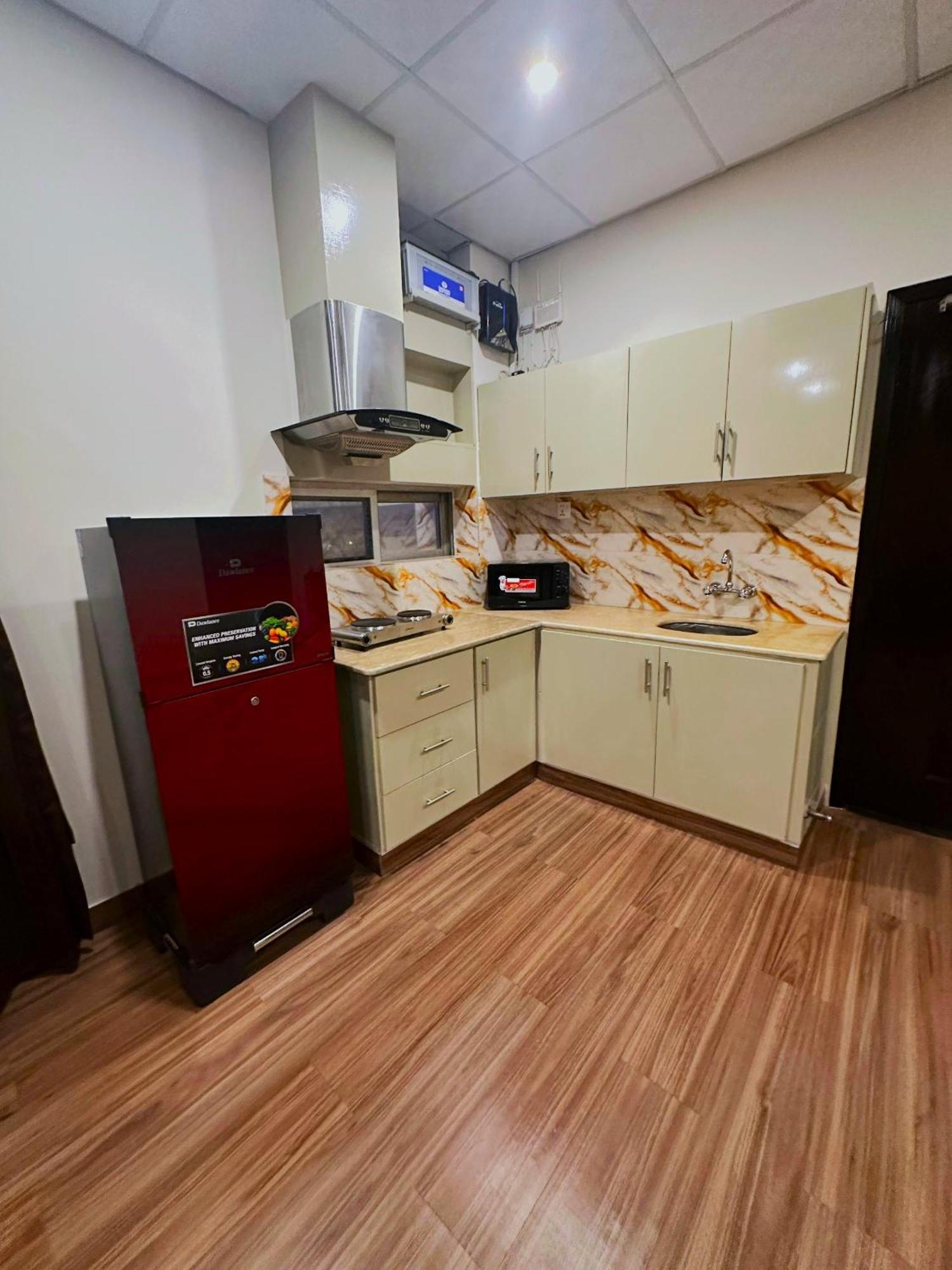 Luxury Apartment In Dha Phase 8, Near Allama Iqbal International Airport ラホール エクステリア 写真