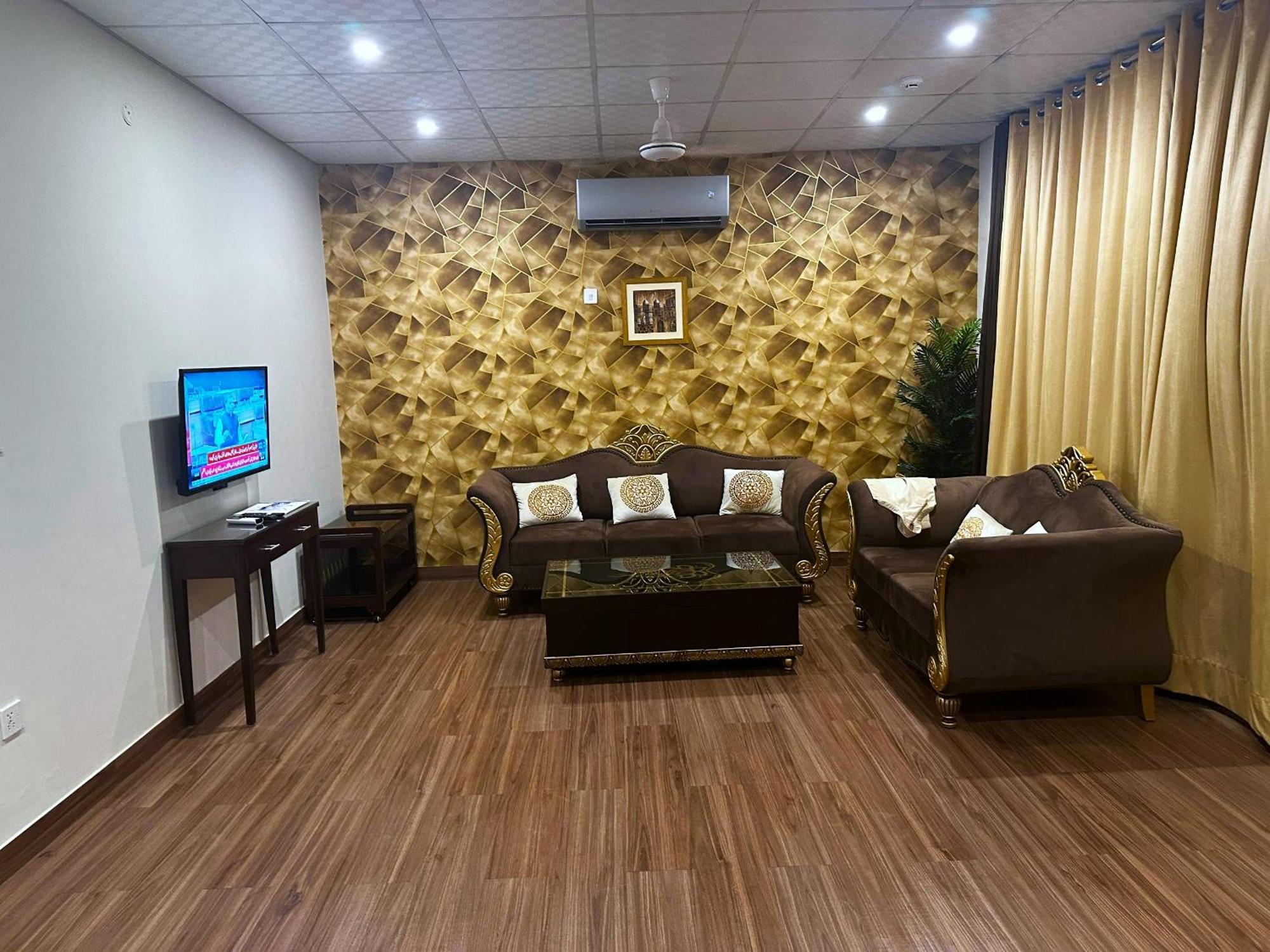 Luxury Apartment In Dha Phase 8, Near Allama Iqbal International Airport ラホール エクステリア 写真