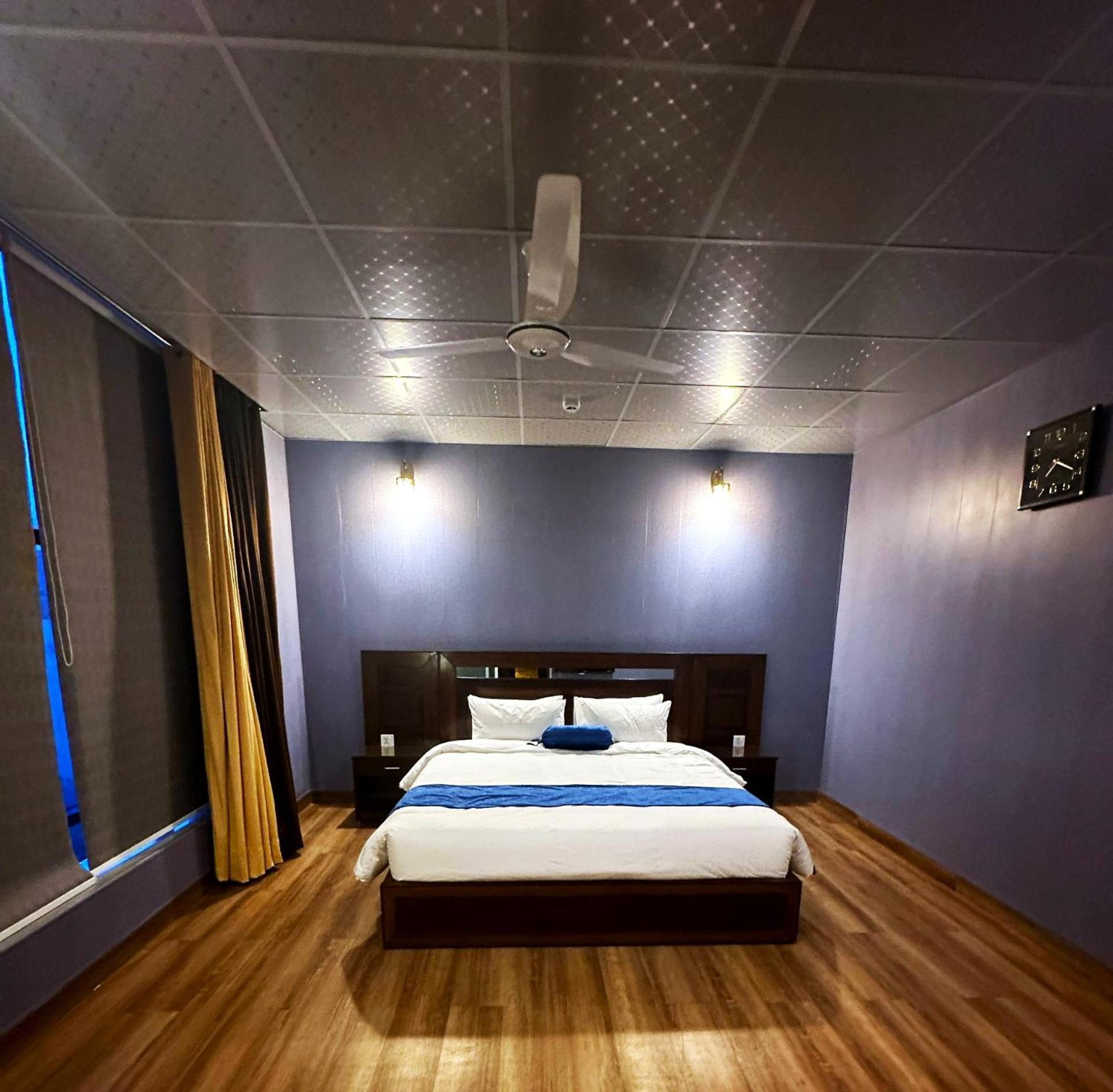 Luxury Apartment In Dha Phase 8, Near Allama Iqbal International Airport ラホール エクステリア 写真