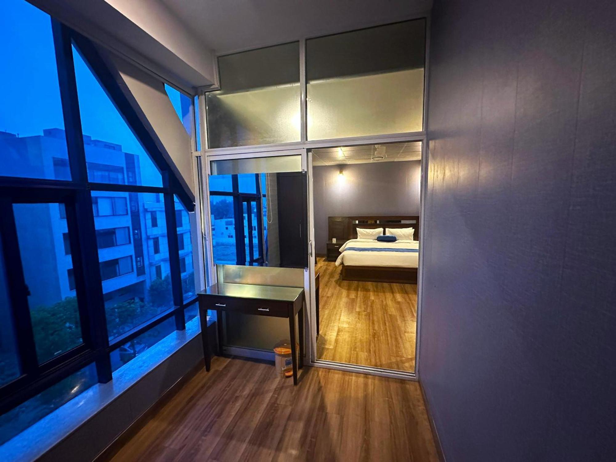 Luxury Apartment In Dha Phase 8, Near Allama Iqbal International Airport ラホール エクステリア 写真