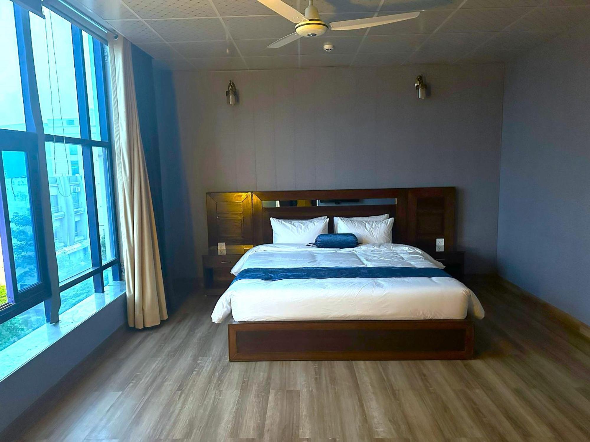 Luxury Apartment In Dha Phase 8, Near Allama Iqbal International Airport ラホール エクステリア 写真