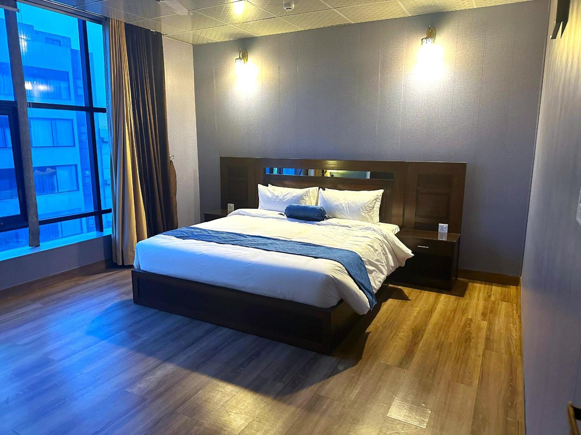 Luxury Apartment In Dha Phase 8, Near Allama Iqbal International Airport ラホール エクステリア 写真