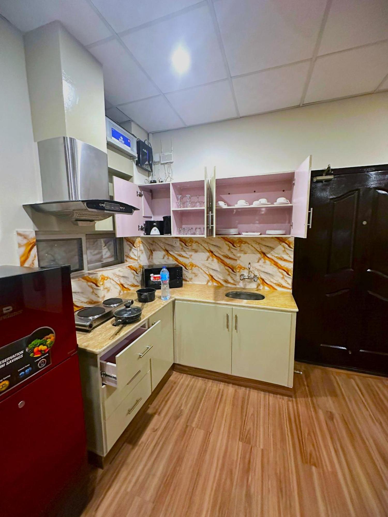 Luxury Apartment In Dha Phase 8, Near Allama Iqbal International Airport ラホール エクステリア 写真