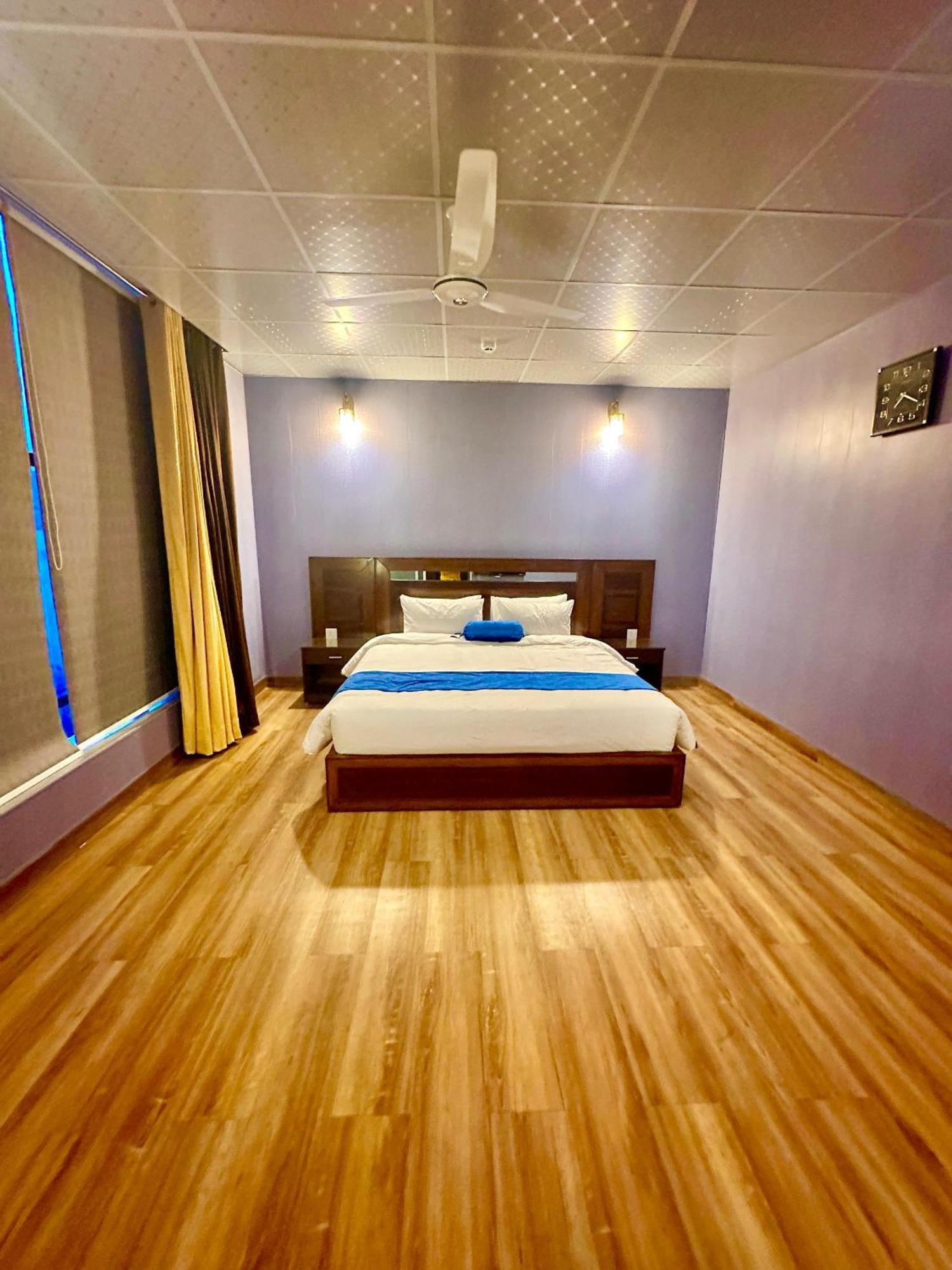 Luxury Apartment In Dha Phase 8, Near Allama Iqbal International Airport ラホール エクステリア 写真